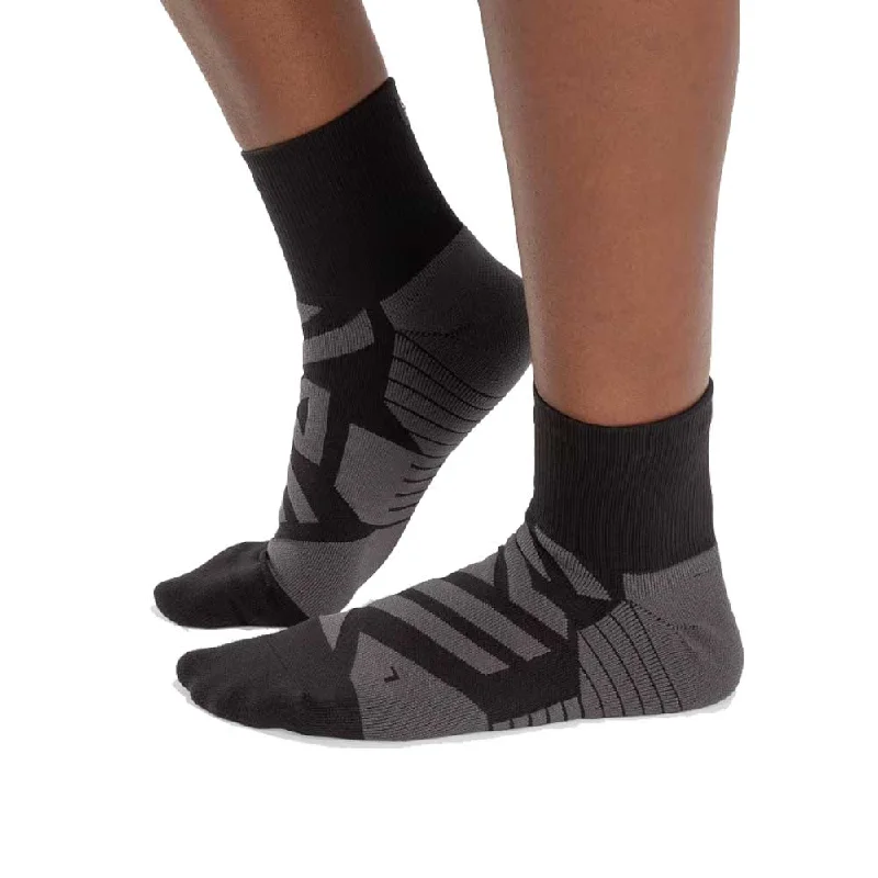 On Women's Performance Mid Sock - Black/Shadow