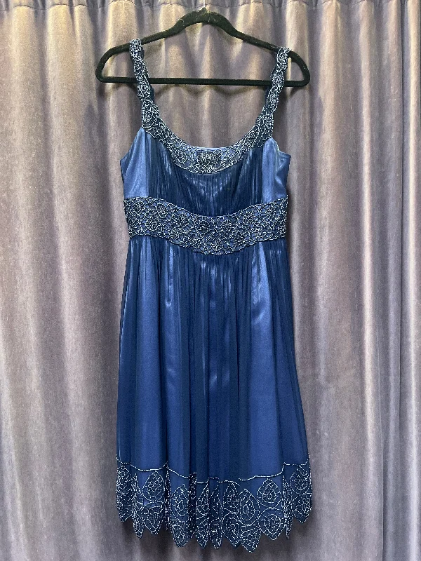 Adrianna Papell Bead Trim Sleeveless Evening Gown (Size 10)