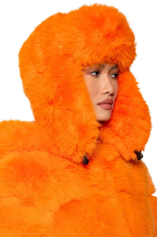 AVI FAUX FUR HAT IN ORANGE